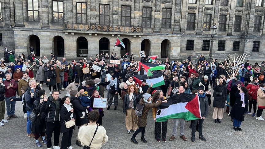 احتجاج ضد ما يحدث في غزة في هولندا (الأناضول)