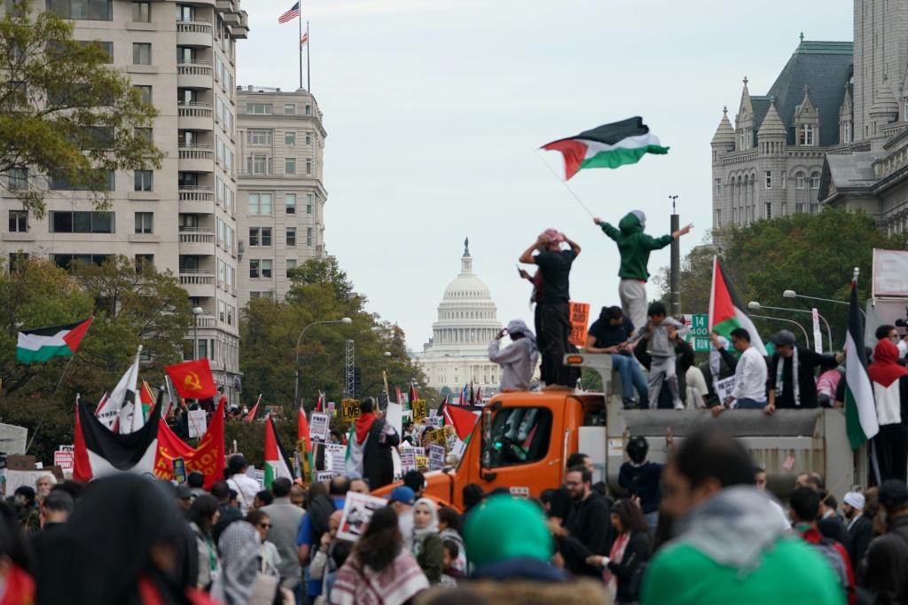 مسيرة تضامنية مع الشعب الفلسطيني في أمريكا (ا ف ب)