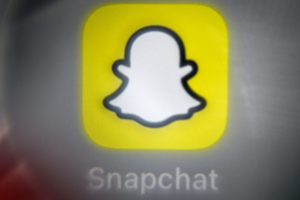 شعار منصة سنابتشات، الصورة التُقطت في موسكو بتاريخ 28 تموز يوليو 2022 (ا ف ب)