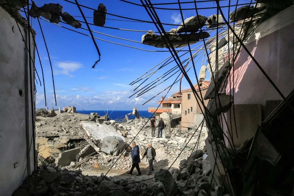 أضرار في بلدة الناقورة بجنوب لبنان جراء قصف إسرائيلي في صورة مؤرخة الرابع من كانون الثاني/يناير 2024 (ا ف ب)