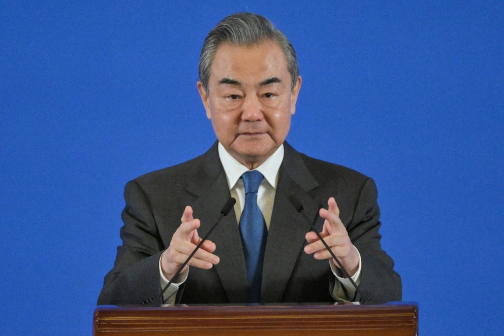وزير الخارجية الصيني وانغ يي خلال مؤتمر أثينا في بكين في التاسع من كانون الثاني/يناير 2024. (ا ف ب)
