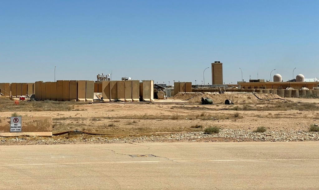 التقطت هذه الصورة الملتقطة في 8 يوليو/تموز 2021 بجانب قاعدة عين الأسد التي ساعدت القوات الأمريكية في محافظة الأنبار العراقية. (ا ف ب)