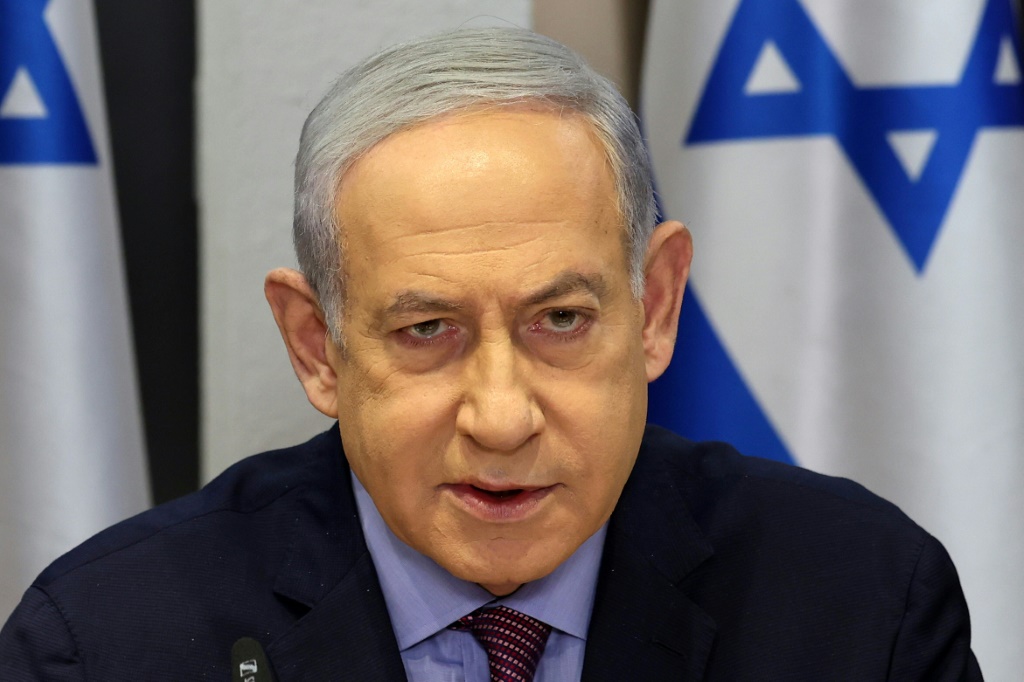 رئيس الوزراء الإسرائيلي بنيامين نتنياهو يترأس اجتماعا لمجلس الوزراء في تل أبيب في 31 ديسمبر 2023 (ا ف ب)