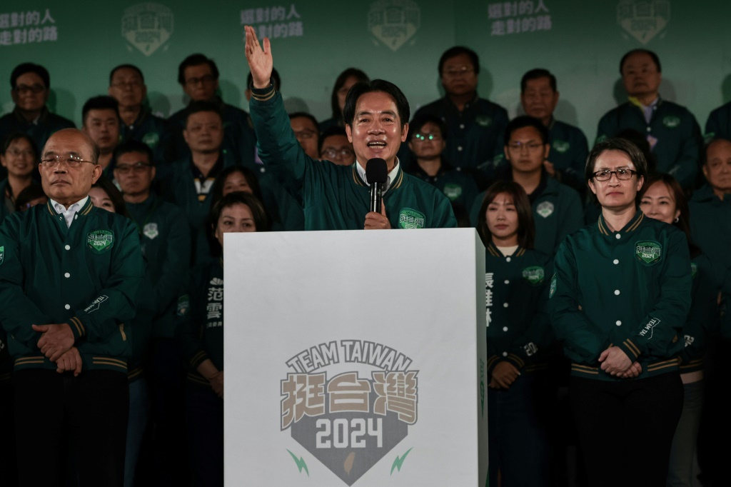 رئيس تايوان المنتخب لاي تيشنغ-تي يلقي خطابا احتفالا بالفوز في الانتخابات في 14 كانون الثاني/يناير 2024 (ا ف ب)