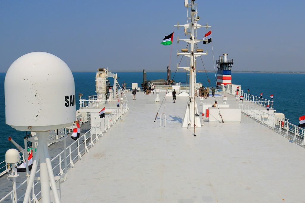 صورة التُقطت في 22 تشرين الثاني/نوفمبر 2023 على متن سفينة "غالاكسي ليدر" التي يحتجزها الحوثيون في ميناء الحديدة في شمال غرب اليمن (أ ف ب)   