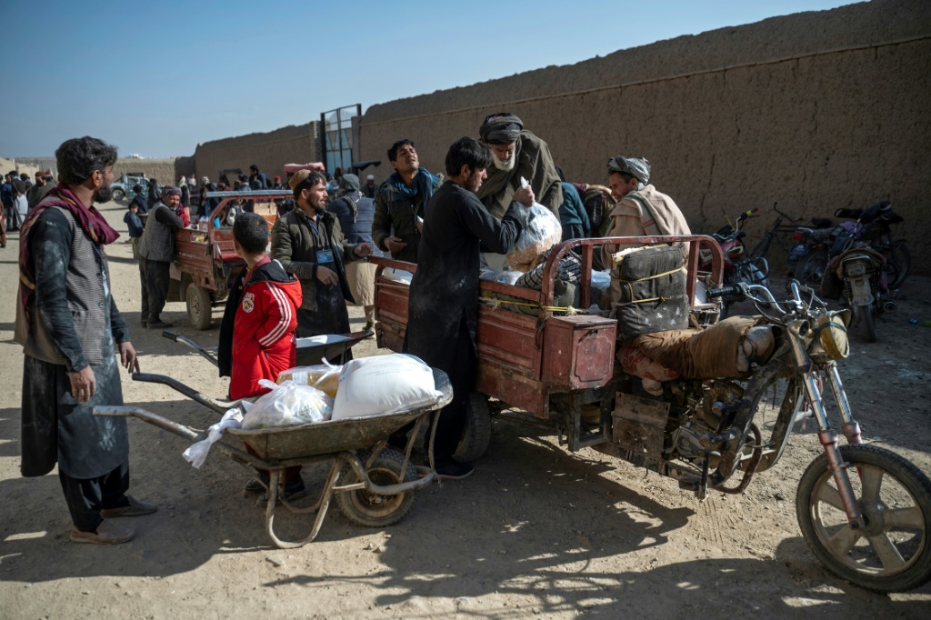 الأونروا تقول إن أكثر من 60% من المباني في غزة تضررت جراء القصف الإسرائيلي (أ ف ب)  &nbsp;