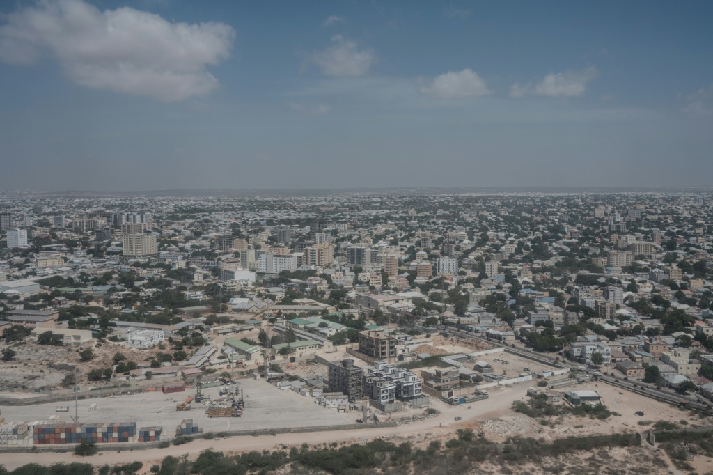سحبت الحكومة الصومالية سفيرها من إثيوبيا بعد أن وقعت الأخيرة اتفاقا للوصول إلى البحر مع أرض الصومال التي أعلنت استقلالها من جانب واحد عام 1991 (أ ف ب)