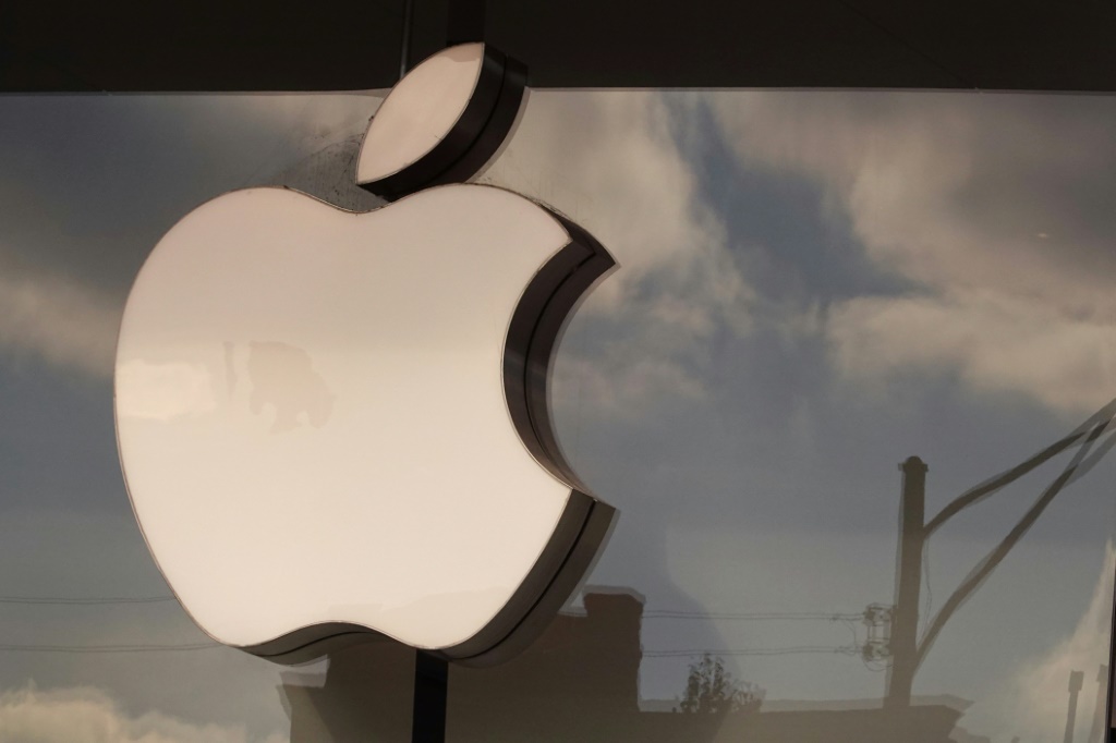 يقول الرئيس التنفيذي لشركة Epic Games إن الشركة المصنعة للعبة Fortnite تخطط لتحدي تحرك شركة Apple للسماح لصانعي تطبيقات iPhone باستخدام أنظمة دفع بديلة، ولكنها تفرض رسومًا على المعاملات رغم ذلك (ا ف ب)