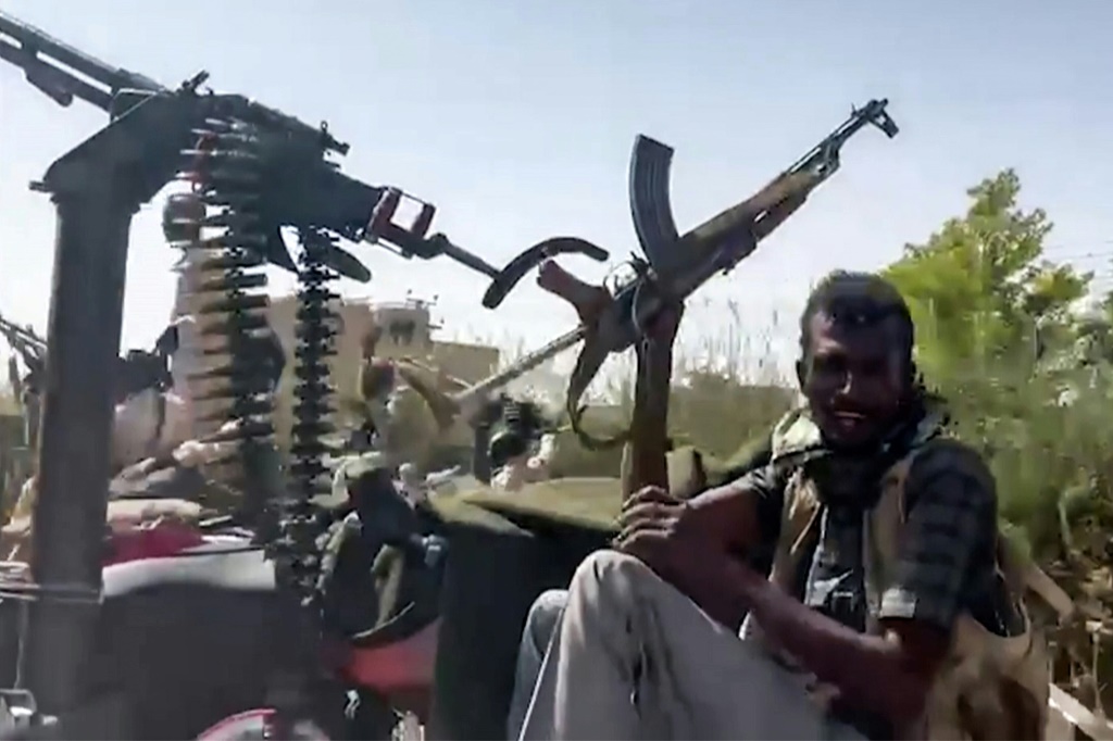 تكبدت قوات الدعم السريع خسائر في الأرواح والعتاد إثر فشل هجومها على عناصر القوات المسلحة السودانية (أ ف ب)