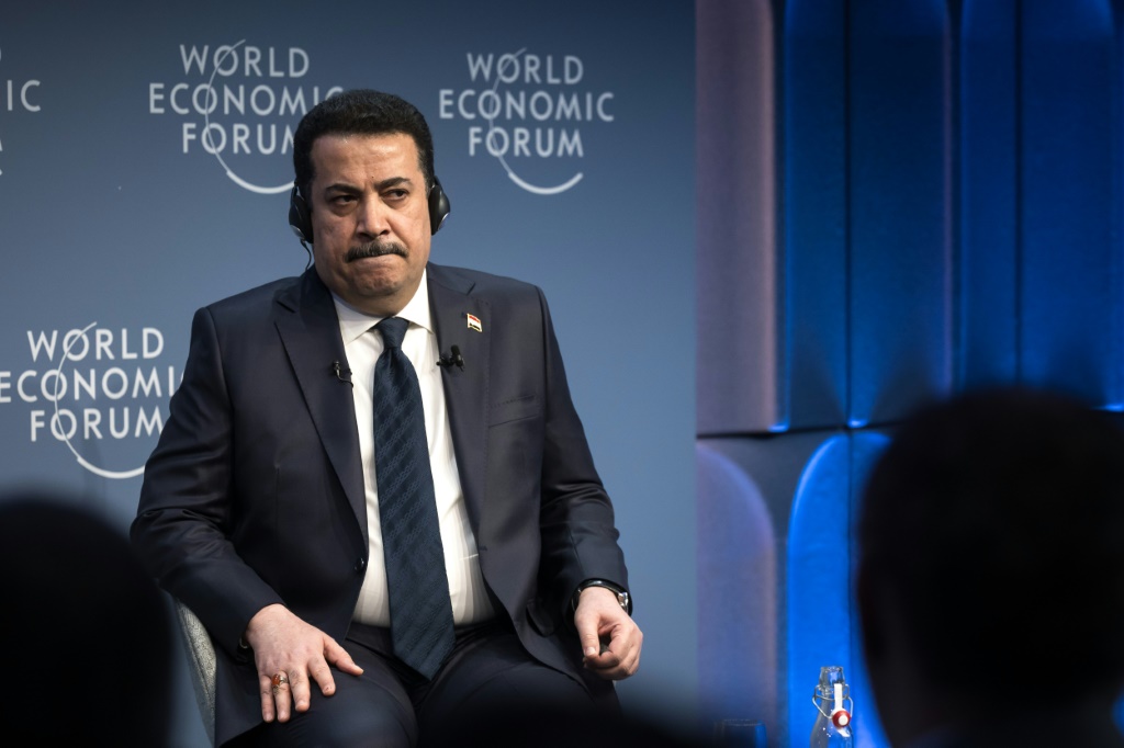 رئيس الوزراء العراقي محمد شياع السوداني يحضر جلسة في المنتدى الاقتصادي العالمي في دافوس (ا ف ب)