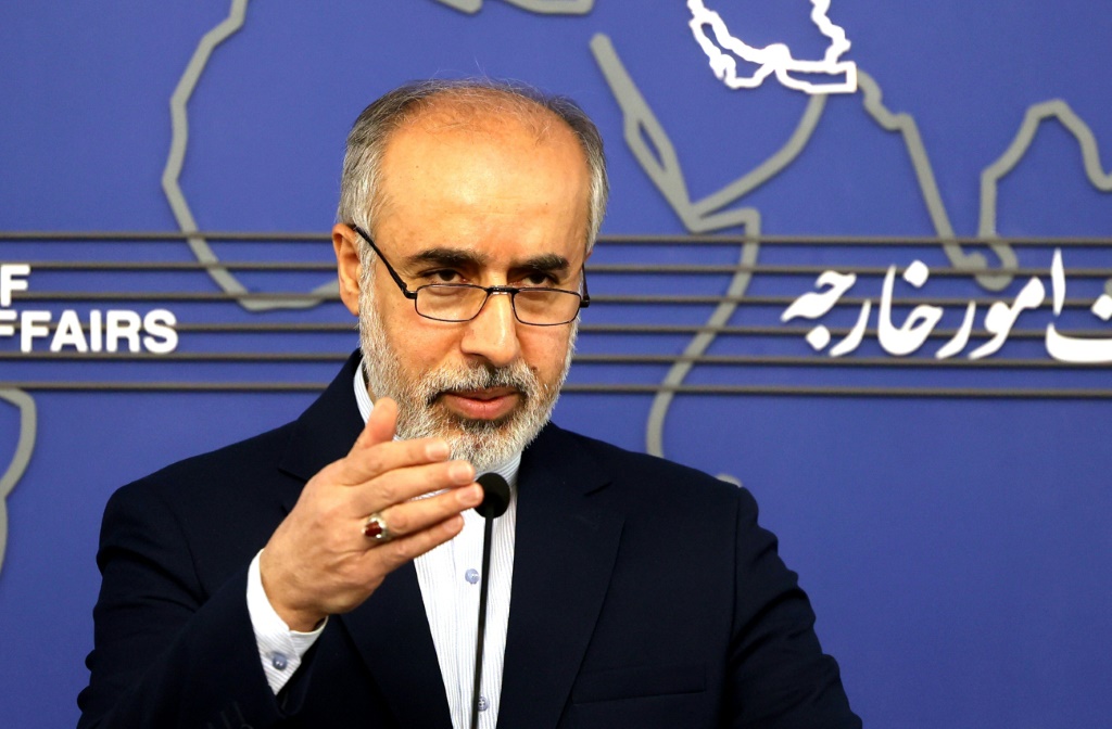 المتحدث باسم وزارة الخارجية الإيرانية ناصر كنعاني خلال مؤتمر صحافي في العاصمة طهران في 5 كانون الأول ديسمبر 2022 (ا ف ب)