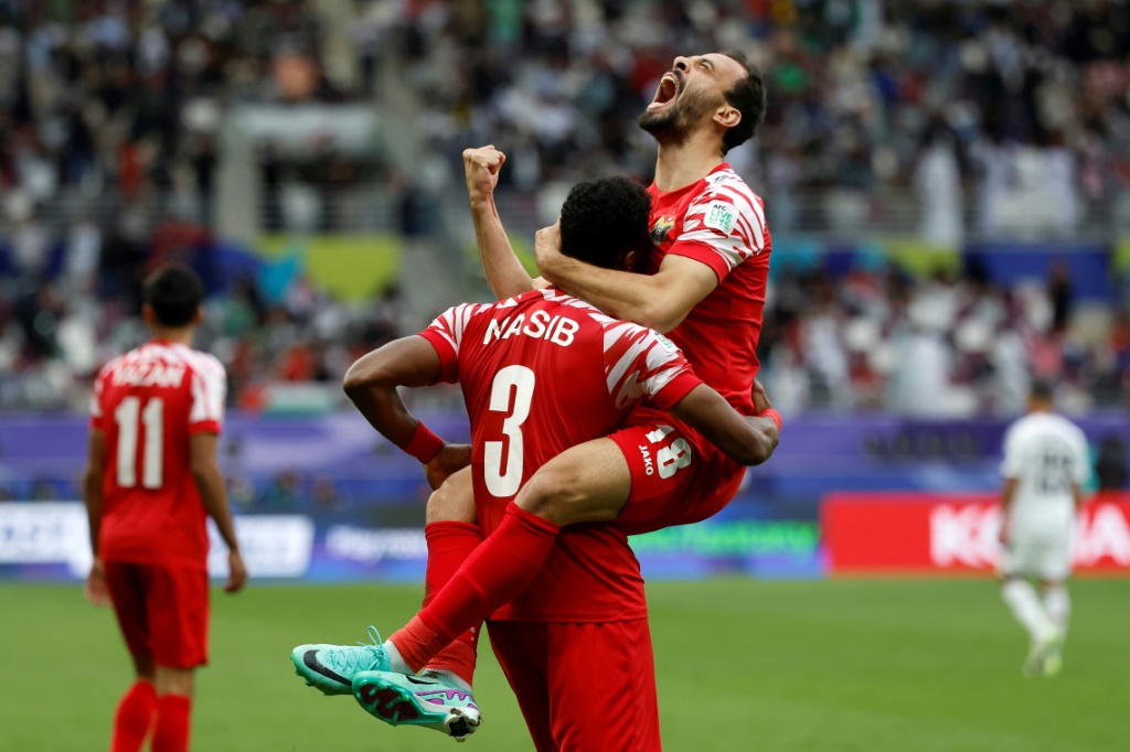 قلب الأردن تخلفه أمام العراق إلى فوز ثمين 3-2 في ثمن نهائي كأس آسيا (ا ف ب)