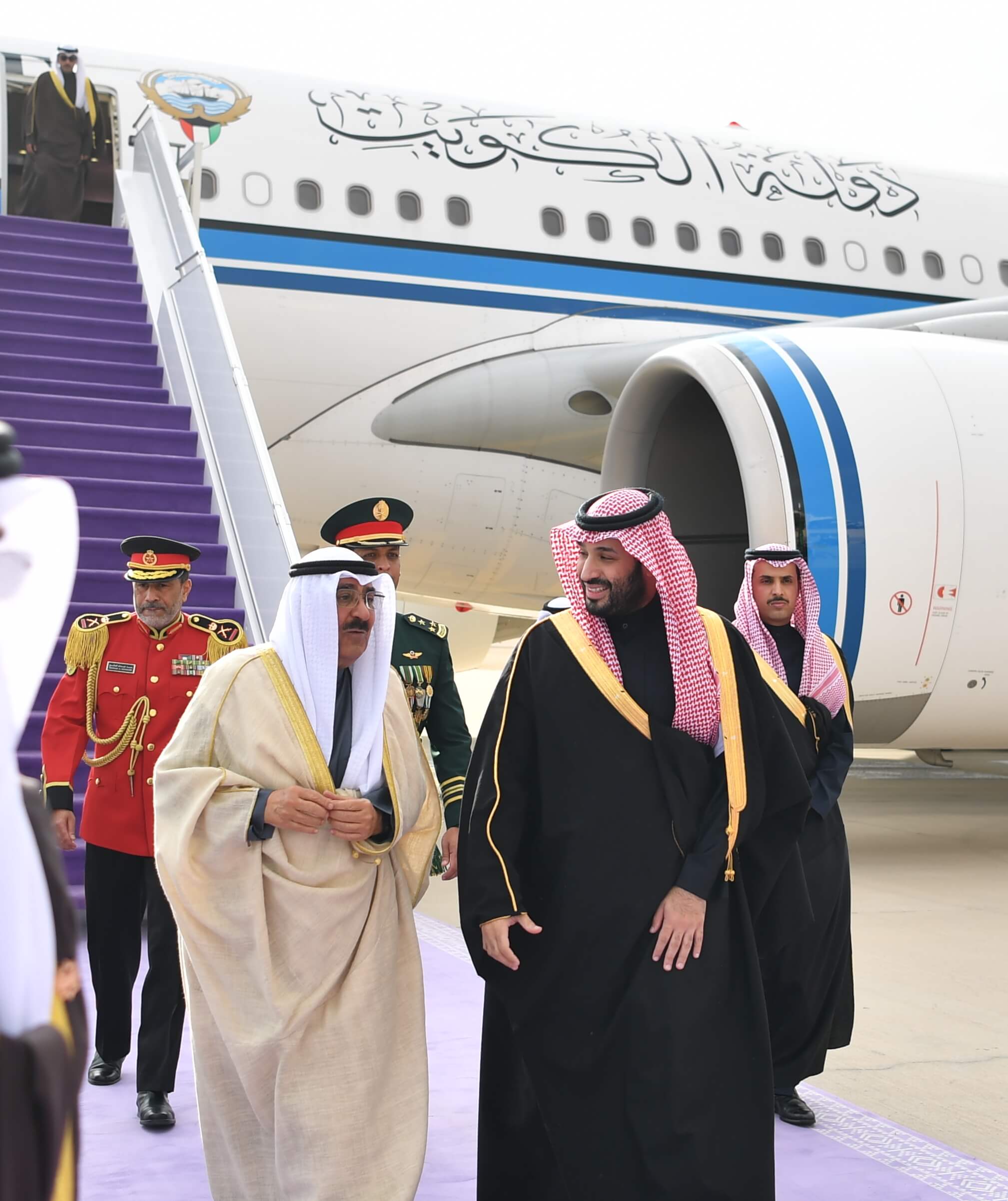 أمير الكويت يصل إلى المملكة العربية السعودية في زيارة دولة (كونا)