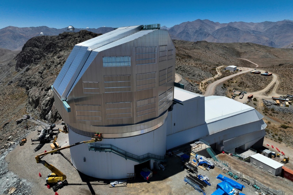 مرصد فيرا سي روبين في تشيلي، موطن أقوى كاميرا رقمية متصلة بالتلسكوب في العالم، شوهد في يناير 2024 (أ ف ب)   