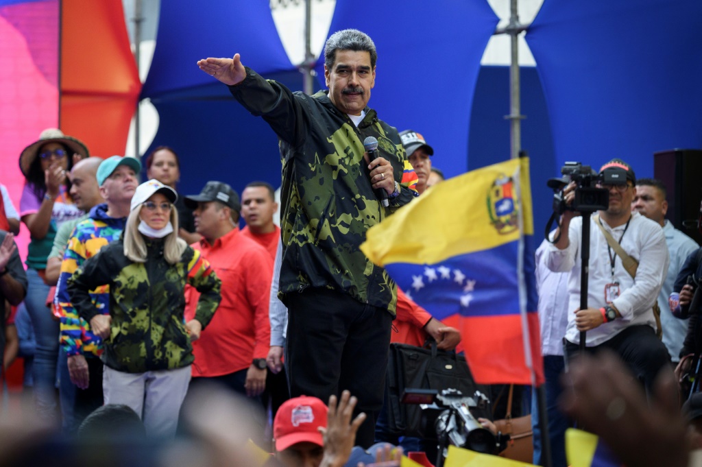 صورة مؤرخة في 23 كانون الثاني/يناير 2024 للرئيس الفنزويلي نيكولاس مادورو خلال تجمع انتخابي في كراكاس (ا ف ب)
