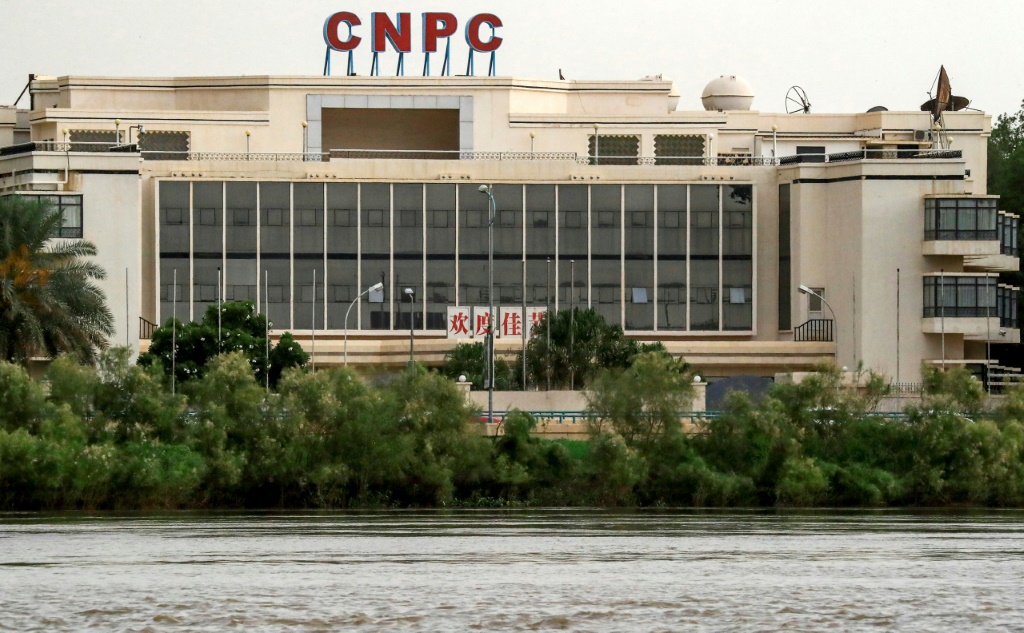 صورة ملتقطة في 15 أيلول/سبتمبر 2022 لمبنى شركة البترول الوطنية الصينية (سي إن بي سي) في العاصمة السودانية الخرطوم (ا ف ب)