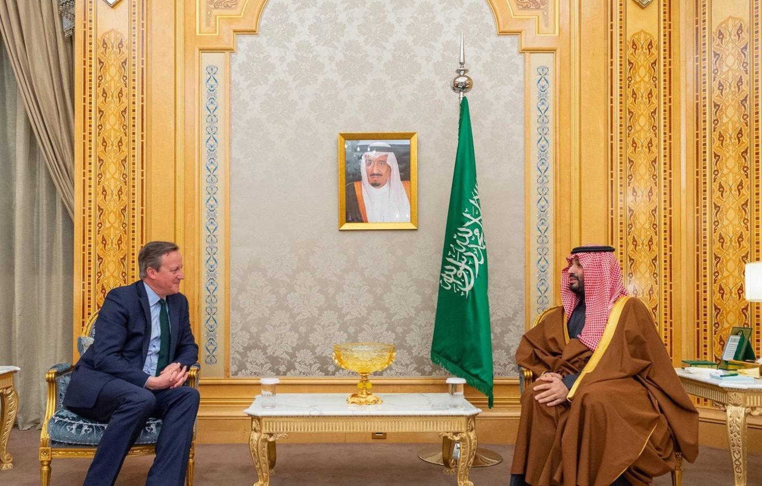 ولي العهد السعودي الأمير محمد بن سلمان يجتمع بوزير الخارجية البريطاني ديفيد كاميرون في الرياض (واس)
