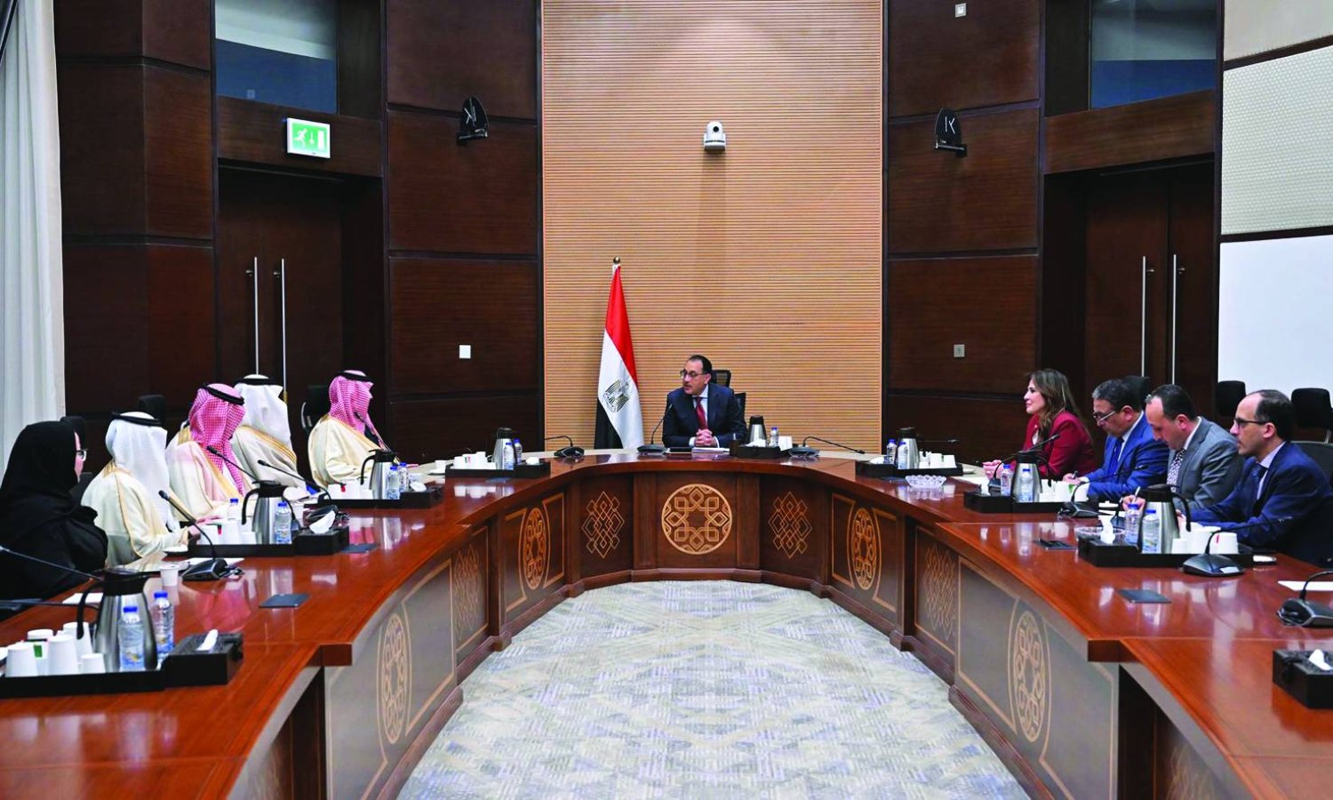 مدبولي والدوسري خلال اجتماعهما في العاصمة المصرية الجديدة (مجلس الوزراء المصري)