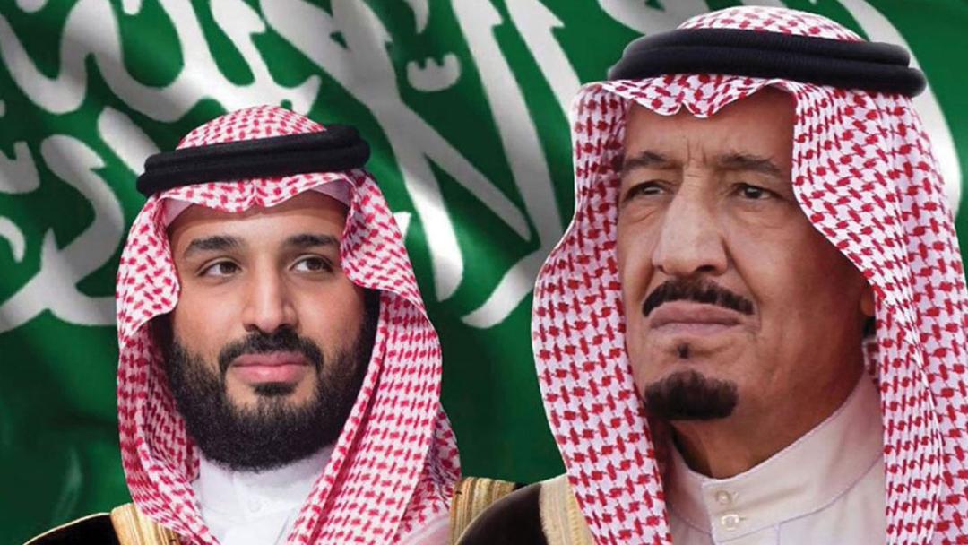 خادم الحرمين الشريفين الملك سلمان بن عبدالعزيز وولي عهده الأمير محمد بن سلمان (اعلام سعودي)