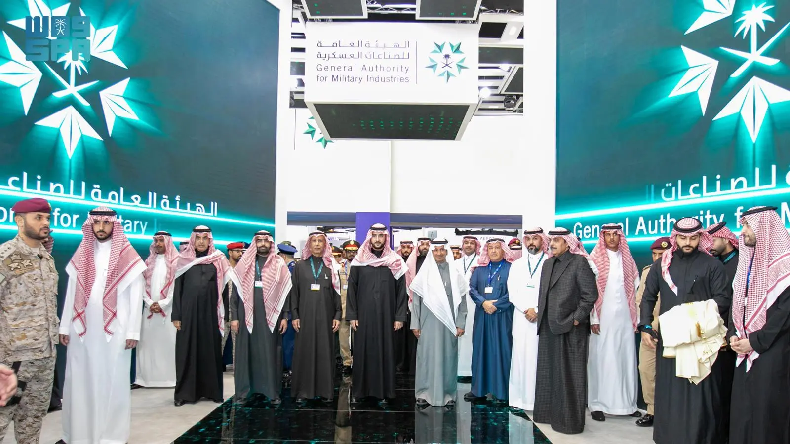 الأمير خالد بن سلمان بن عبدالعزيز السعودي وزير الدفاع نائب رئيس مجلس إدارة الهيئة العامة للصناعات العسكرية  مع ضيوف المعرض(واس)