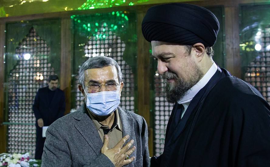 أحمدي نجاد مع حسن خميني في طهران (فارس)