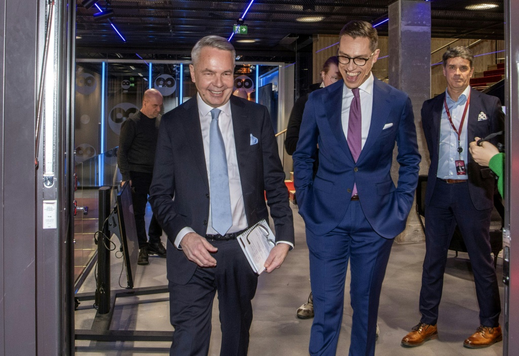 تأهل رئيس الوزراء السابق ألكسندر ستوب ووزير الخارجية السابق بيكا هافيستو إلى جولة الإعادة بعد الجولة الأولى من التصويت (ا ف ب)