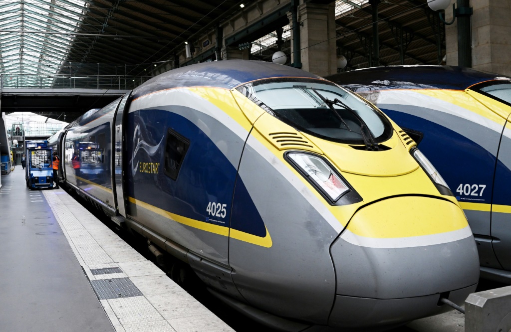 تغادر قطارات يوروستار محطة Gare du Nord في باريس وتتجه إلى بلجيكا وهولندا وبريطانيا (أ ف ب)   