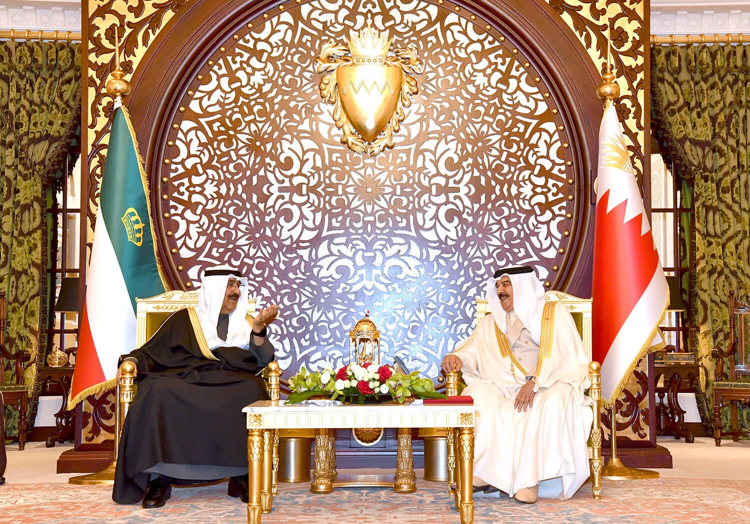 أمير الكويت وملك البحرين يترأسان جلسة المباحثات الرسمية بين دولة الكويت ومملكة البحرين (كونا)