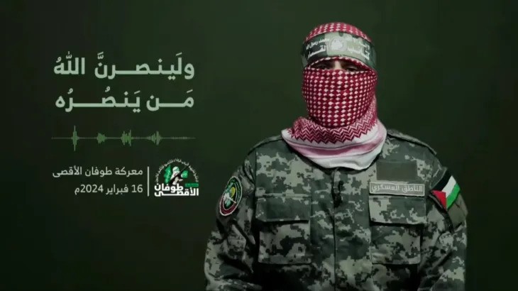 أبو عبيدة، الناطق باسم كتائب القسام الذراع العسكري لحركة حماس (لقطة تلفزيونية)