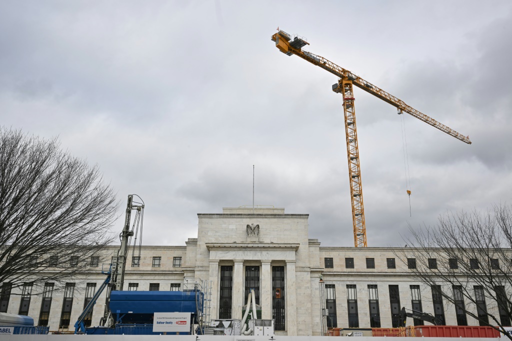 وقالت رئيسة بنك الاحتياطي الفيدرالي في سان فرانسيسكو، ماري دالي، إن البنك المركزي يجب أن "يقاوم إغراء التحرك بسرعة". (ا ف ب)   