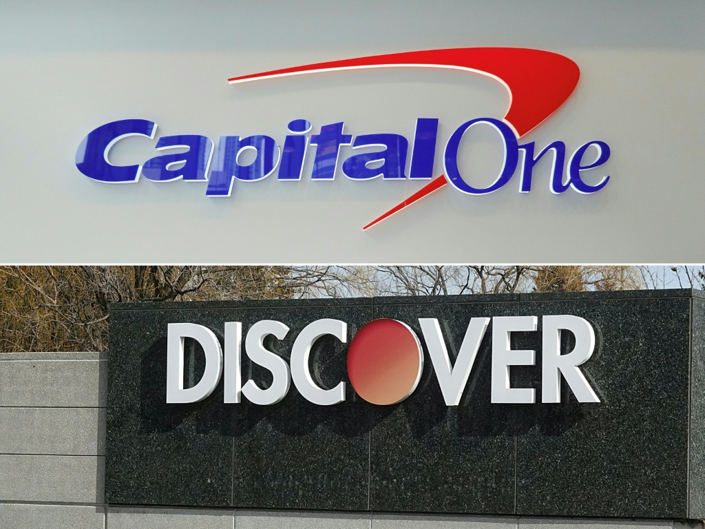 وفقًا لـ Capital One، من المتوقع أن يتم إغلاق صفقة الاستحواذ على Discover في أواخر عام 2024 أو أوائل عام 2025 (أ ف ب)   