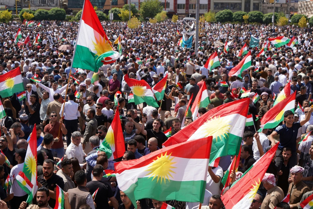 من تظاهرة للاكراد في مدينة دهوك باقليم كردستان العراق ضد حكومة بغداد في الخامس من ايلول/سبتمبر 2023 (أ ف ب)   