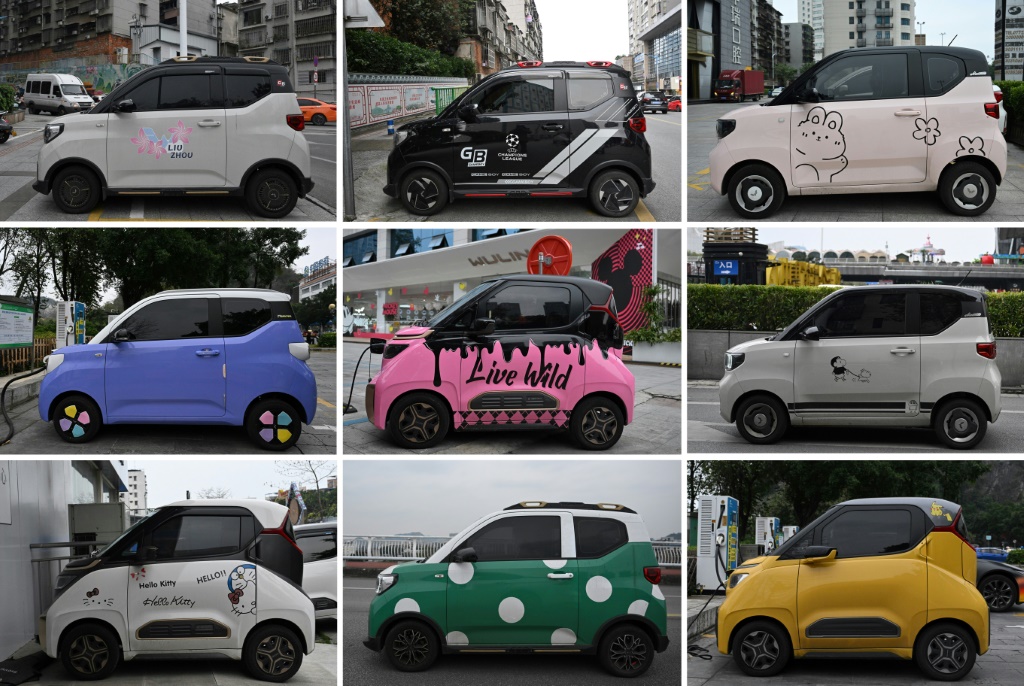 تضفي السيارات الكهربائية ذات الأسعار المعقولة ذات التصميمات المبهجة لمسة من الألوان على المدن الصينية المهملة (ا ف ب)
