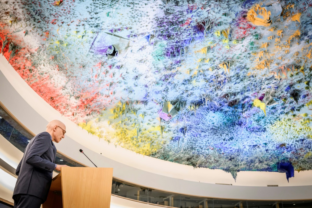 مفوض الأمم المتحدة السامي لحقوق الإنسان فولكر تورك يتحدث في افتتاح الدورة الخامسة والخمسين لمجلس حقوق الإنسان في جنيف. (ا ف ب)