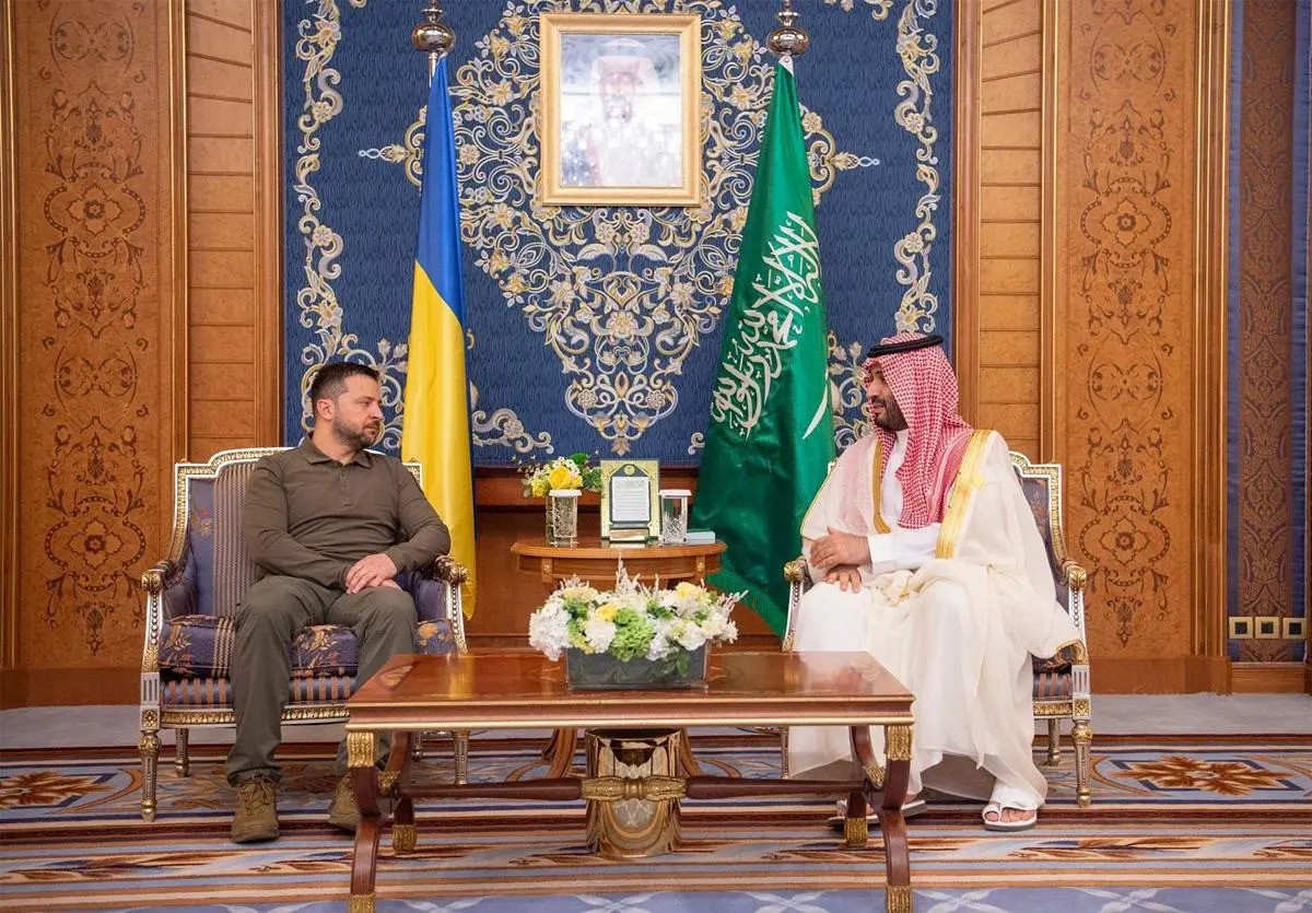 من لقاء سابق بين الأمير محمد بن سلمان والرئيس زيلينسكي (واس)