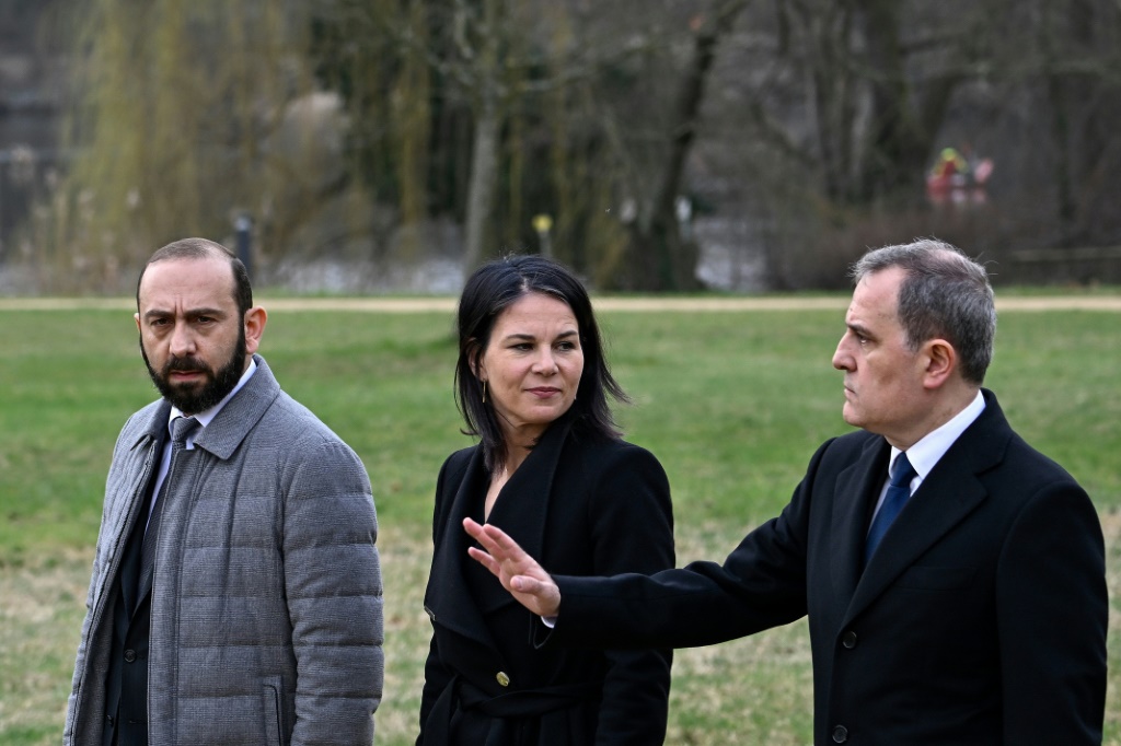    وتأتي المحادثات بين وزيري خارجية أرمينيا وأذربيجان بعد اجتماع مباشر بين زعيمي البلدين في ميونيخ (أ ف ب)   