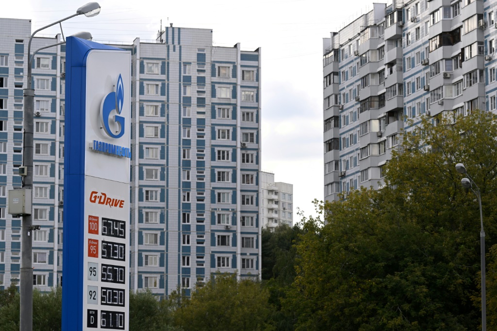محطة بنزين تابعة لغازبروم نفت في موسكو بتاريخ 4 أيلول/سبتمبر 2023 (أ ف ب)   