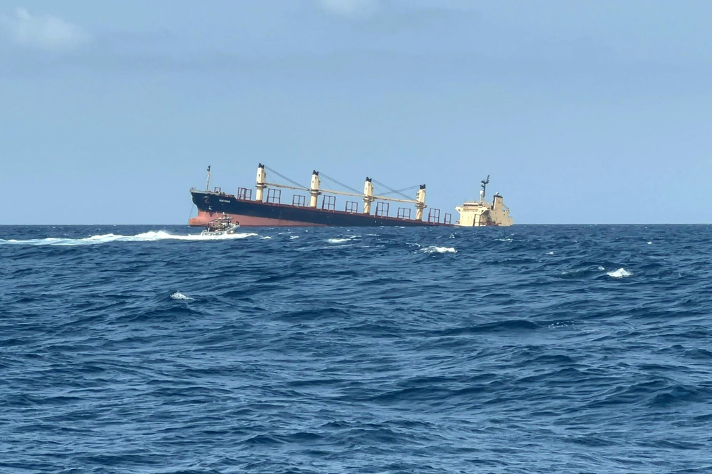صورة التُقطت في 27 شباط/فبراير 2024 تُظهر سفينة "روبيمار" قبالة سواحل اليمن (أ ف ب)   