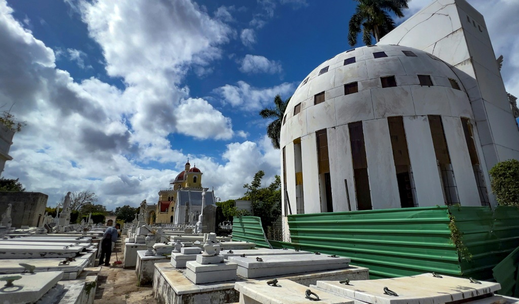صورة مؤرخة في 12 فبراير/شباط 2024 من مقبرة كولون في هافانا. (ا ف ب)