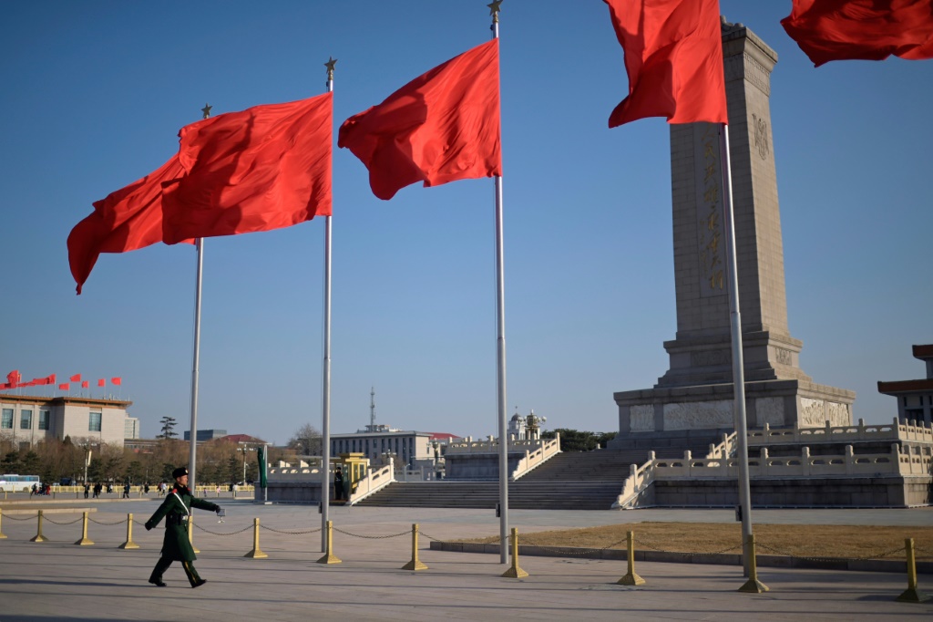 ميدان تيانانمن في بكين في 3 آذار/مارس قبيل بدء البرلمان الصيني دورته السنوية (أ ف ب)   
