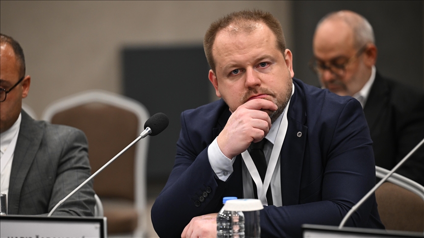 هاريس سابانوفيتش، النائب البرلماني عن حزب العمل الديمقراطي في البوسنة والهرسك (الأناضول)