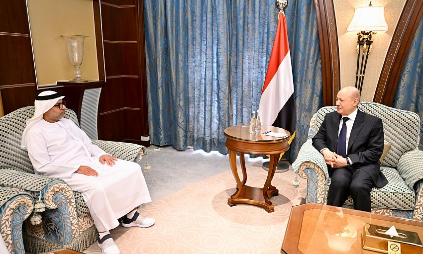 رئيس مجلس القيادة اليمني يشيد بالتدخلات الاماراتية الانمائية في مجال الطاقة المتجددة