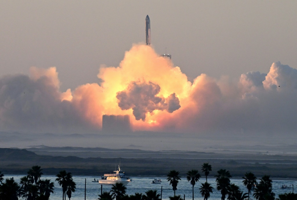 صاروخ "ستارشيب" من "سبايس اكس" لديه مجموعة واسعة من التجارب التجريبية الثانية من قاعدة في بوكا تشيكا بولاية تكساس في 18 تشرين الثاني/نوفمبر 2023. (ا ف ب)