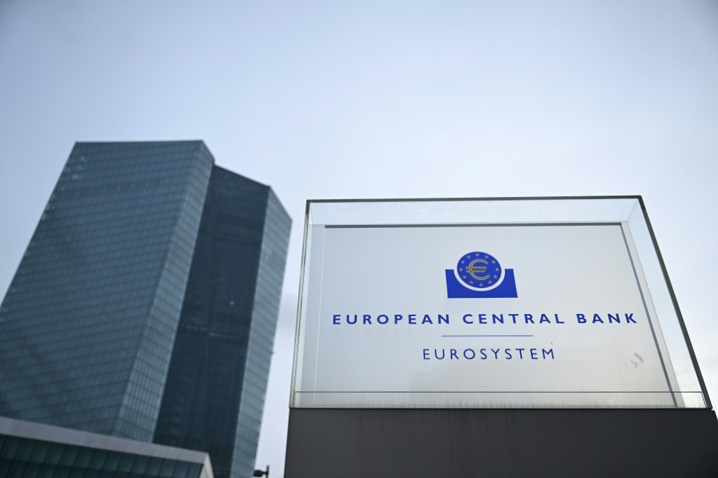 ومن المتوقع أن يبقي البنك المركزي الأوروبي على أسعار الفائدة دون تغيير للاجتماع الرابع على التوالي (أ ف ب)   