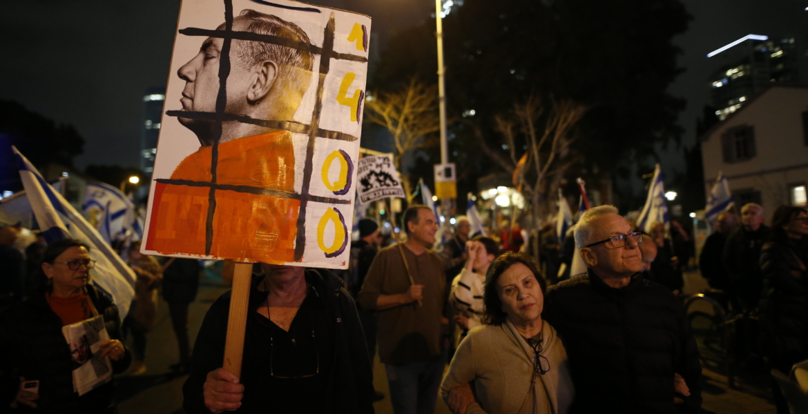 مظاهرة في تل ابيب ضد نتنياهو (الأناضول)