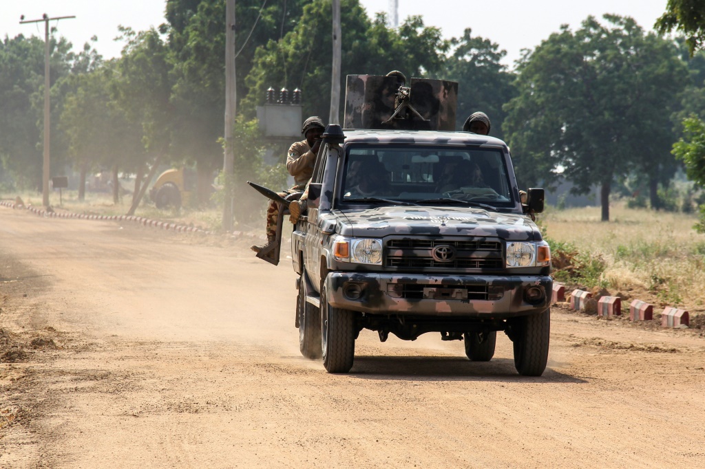 إن القتال ضد عصابات الاختطاف الإجرامية هو مجرد أحد التحديات التي تواجه القوات المسلحة النيجيرية (ا ف ب)