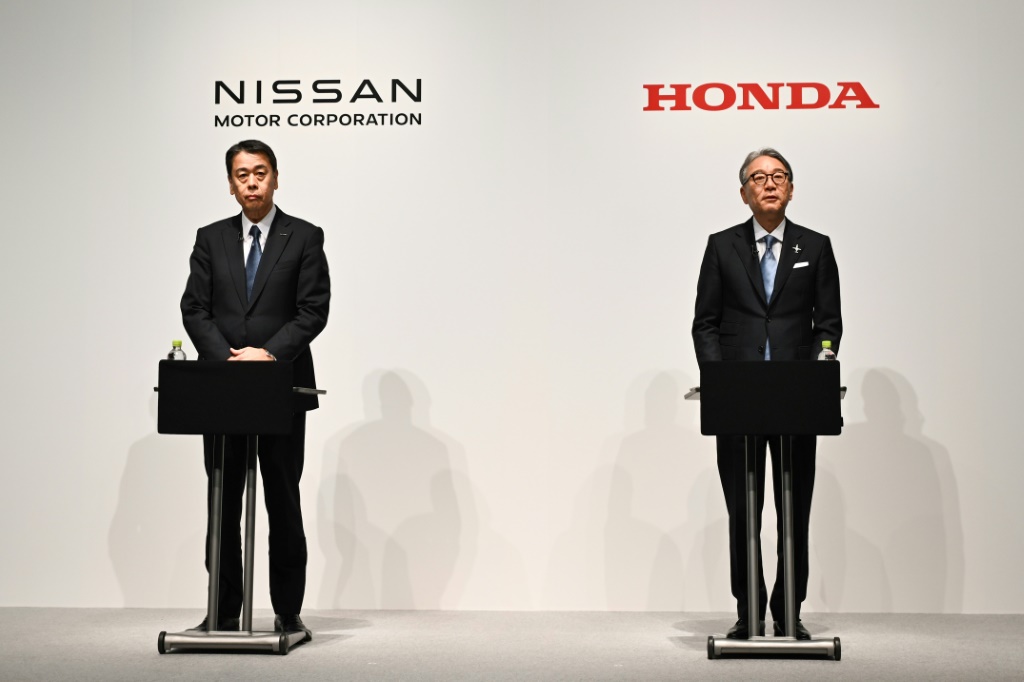 اتفقت شركتا صناعة السيارات اليابانيتان العملاقتان نيسان وهوندا على استكشاف شراكة استراتيجية في مجال السيارات الكهربائية. (ا ف ب)
