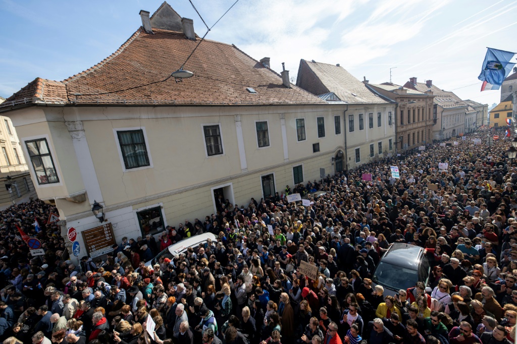 تظاهرة منددة بالحكومة الكرواتية في زغرب في 17 شباط/فبراير 2024 (ا ف ب)