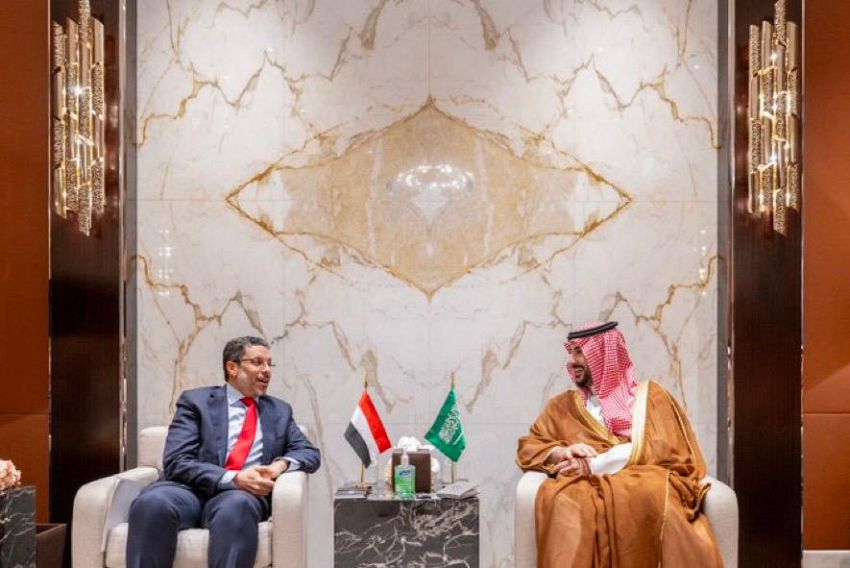 رئيس الوزراء اليمني يناقش مع وزير الدفاع السعودي آفاق العلاقات الأخوية والتعاون الثنائي بين البلدين