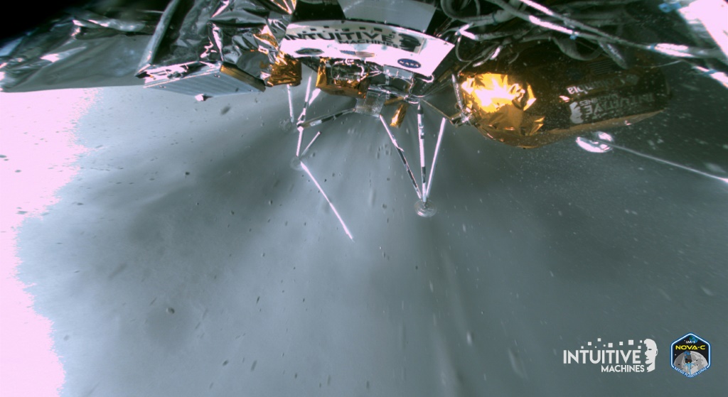 صورة وفرتها شركة "إنتويتيف ماشينز" في 28 شباط/فبراير 2024 تظهر المسبار "أوديسيوس" وهو يهبط على سطح القمر (ا ف ب)